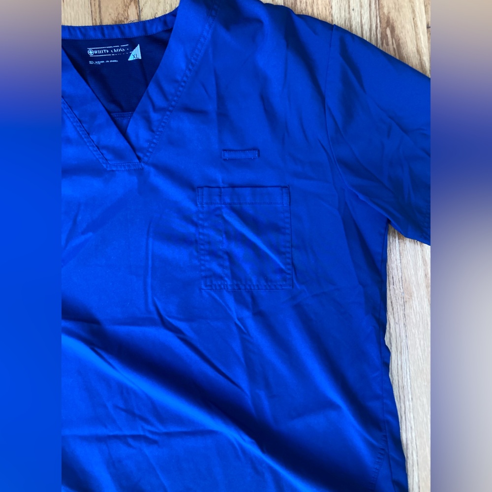 White Cross Fit Scrub Top XL Navy